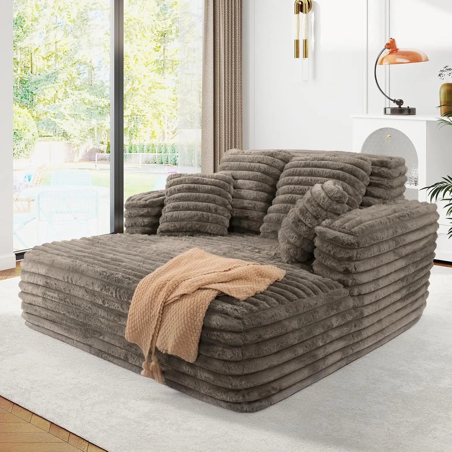 Plush Faux Fur Chaise Lounge Chair Couch Bed with Pillows And Wide Armrest Oversize Indoor Sleeper Sofa Fluffy
